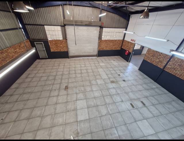 558M² WAREHOUSE TO LET IN JET PARK